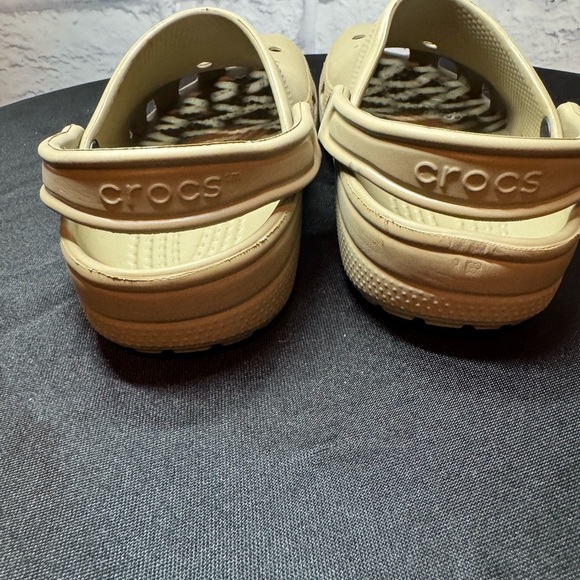 Crocs Beige Sandals with Cushioned Sole - Picture 2 of 6